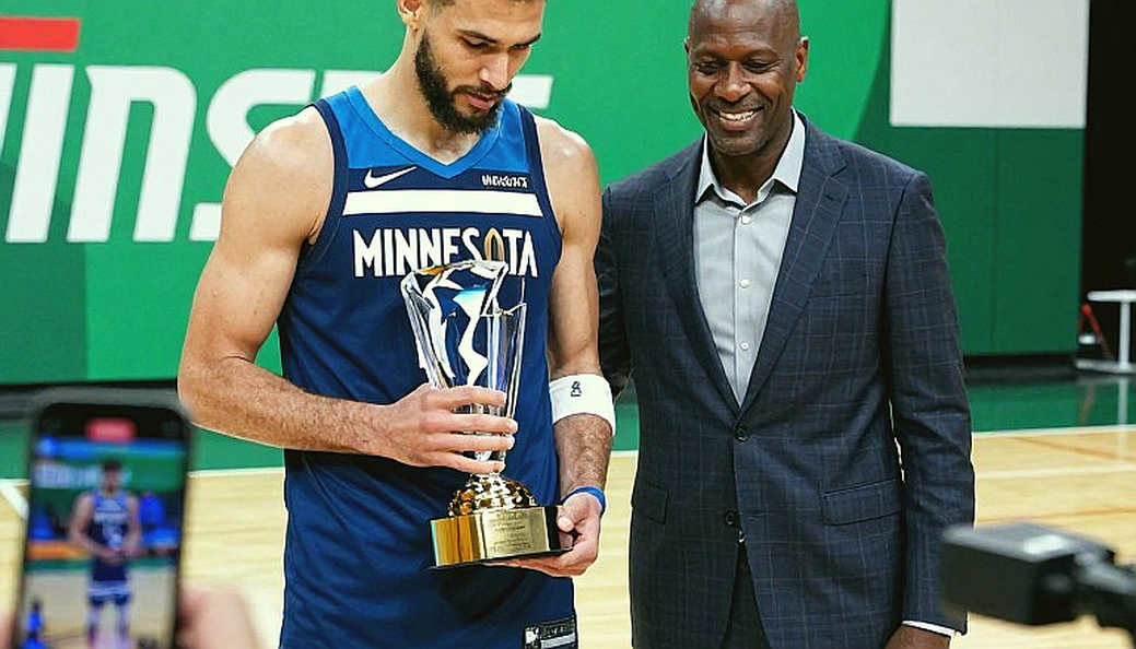 beIN SPORTS công bố phát sóng EuroLeague tại Pháp: Khoảnh khắc chạm bóng lịch sử giữa Paris và khán đài Athens beIN SPORTS công bố phát sóng EuroLeague tại Pháp: Khoảnh khắc chạm bóng lịch sử giữa Paris và khán đài Athens