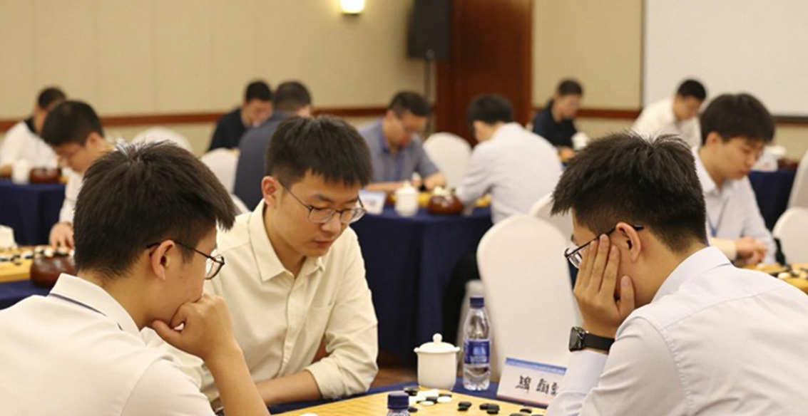 Bàn cờ im lặng: Kết quả rỗng và cuộc chiến chống bịa đặt trong phân tích cờ vua Bàn cờ im lặng: Kết quả rỗng và cuộc chiến chống bịa đặt trong phân tích cờ vua