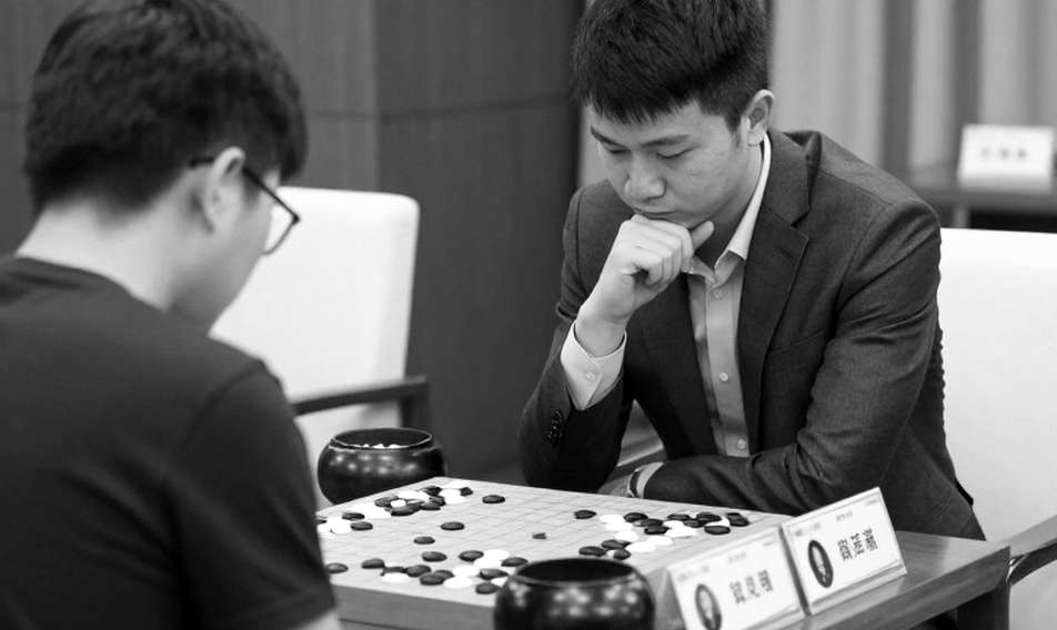 Biểu cảm của cờ vua nằm ở khoảng lặng không ai nhìn thấy