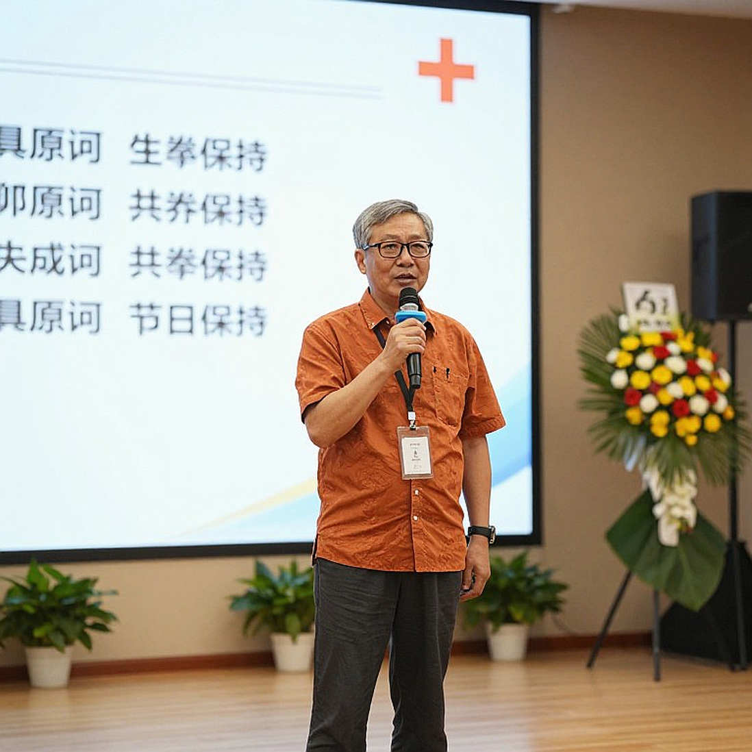 Võ Việt giữa hai hệ quy chiếu: Sàn chuyên nghiệp, sân truyền thống và khoảng trống không ai lấp